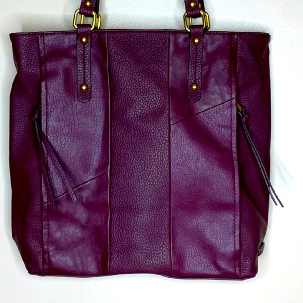 Relic Shoulder Bag | Plum Hidden zipper, gold accent